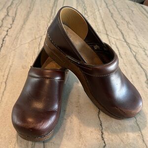 Dansko brown